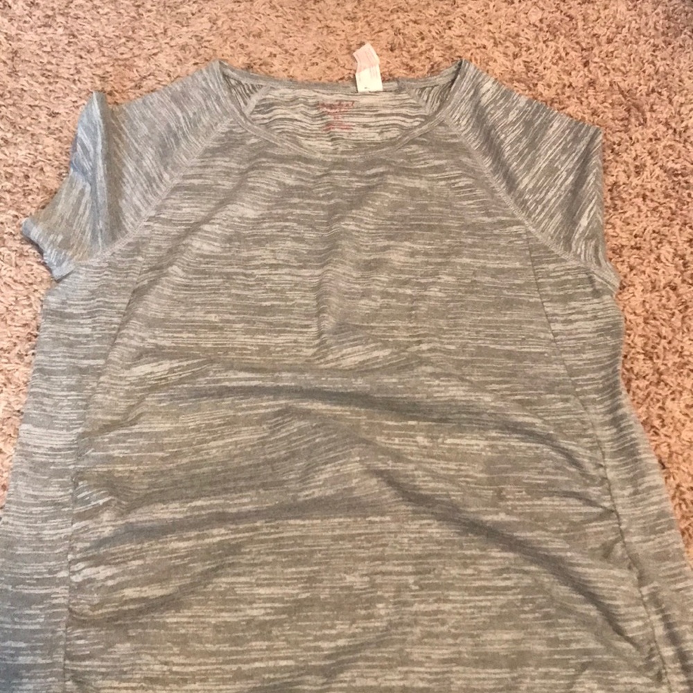 Isabell maternity top sz small
